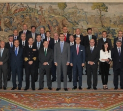 Fotografía de grupo de Su Alteza Real el Príncipe de Asturias con una representación del “Clúster Marítimo Español” y de las entidades gal